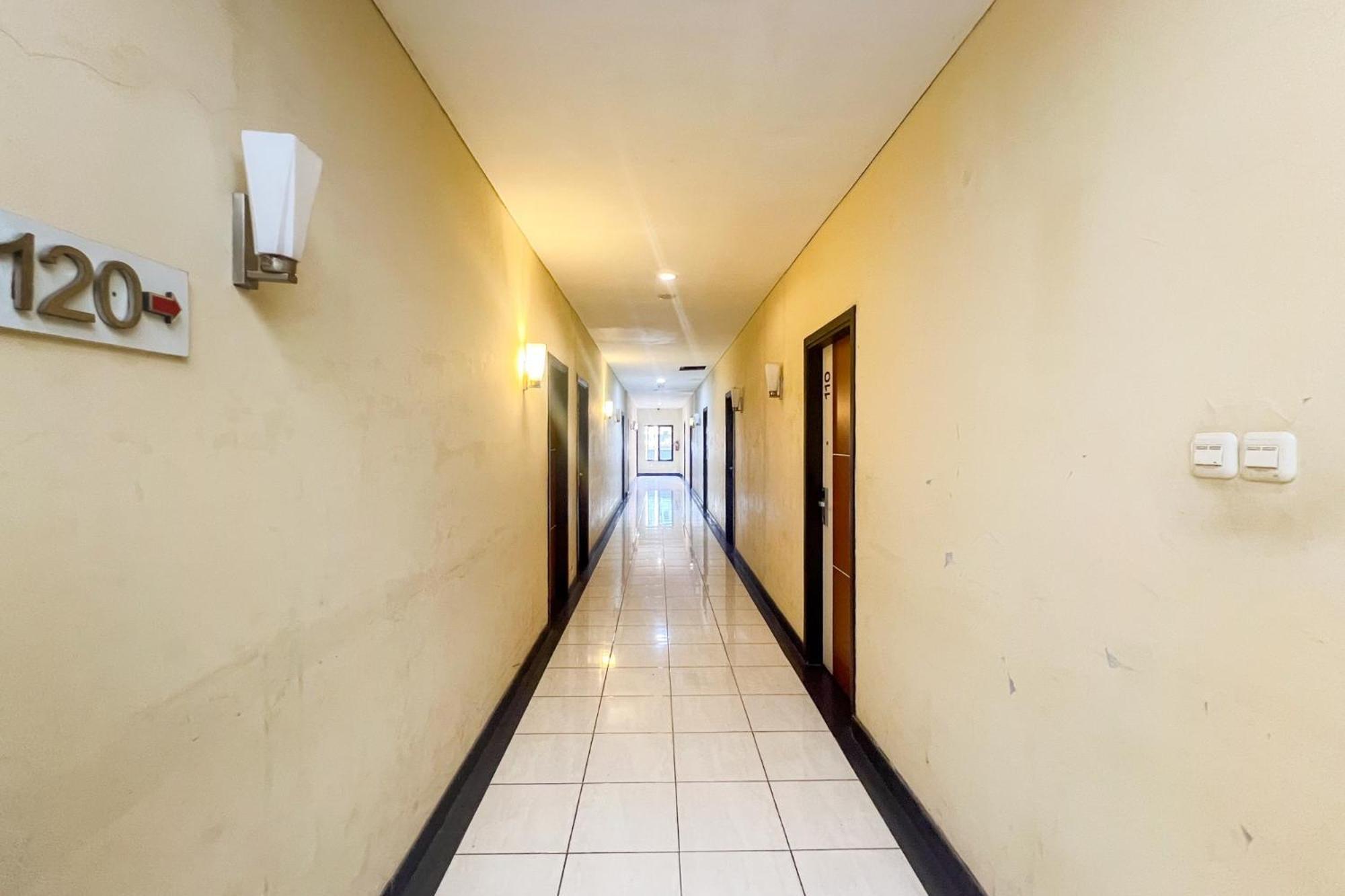 Urbanview Trisula Hotel Makassar Macáçar Exterior foto