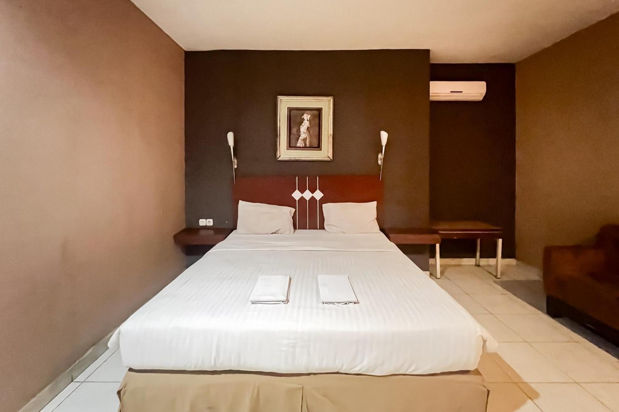 Urbanview Trisula Hotel Makassar Macáçar Exterior foto