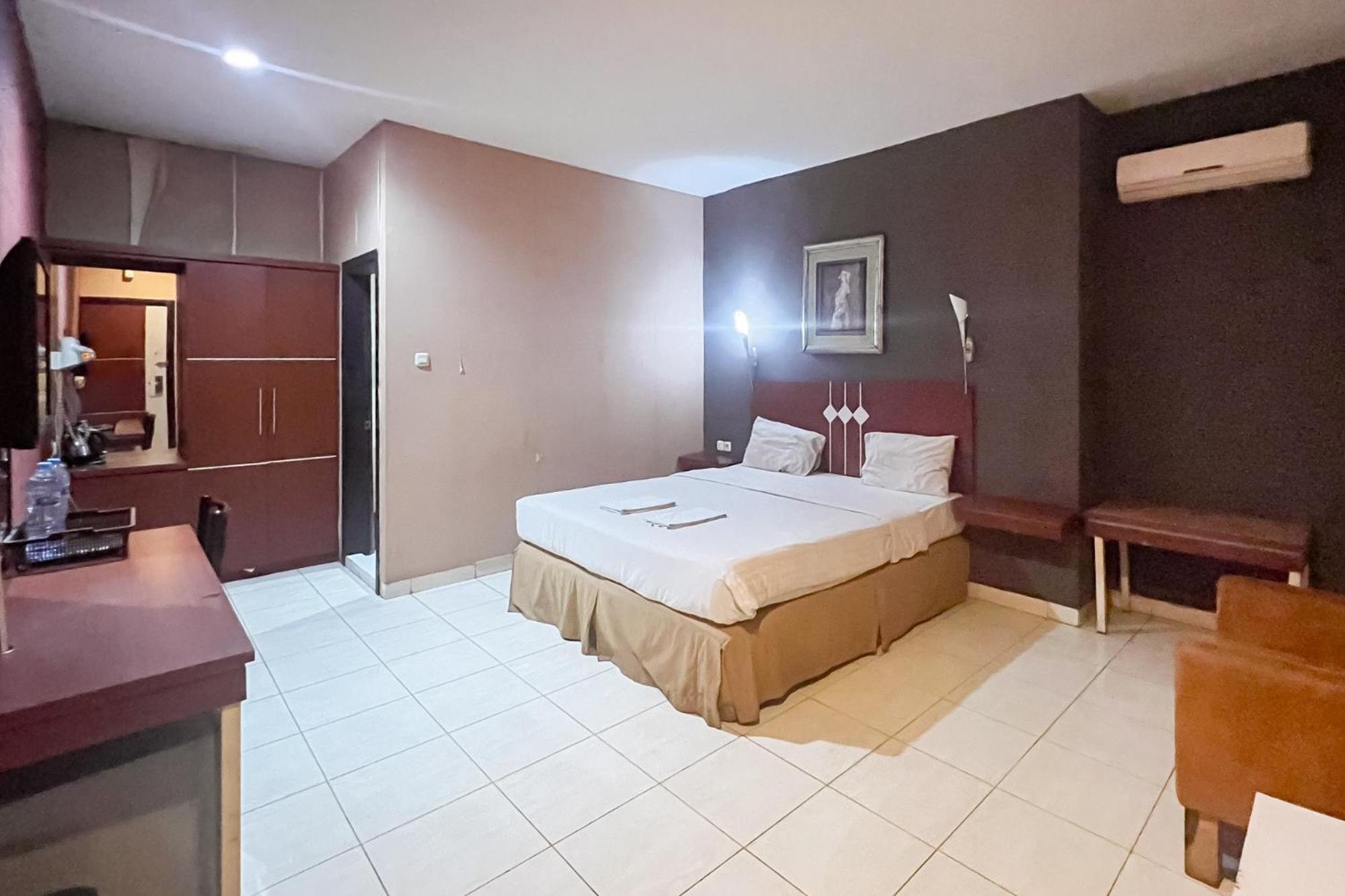 Urbanview Trisula Hotel Makassar Macáçar Exterior foto