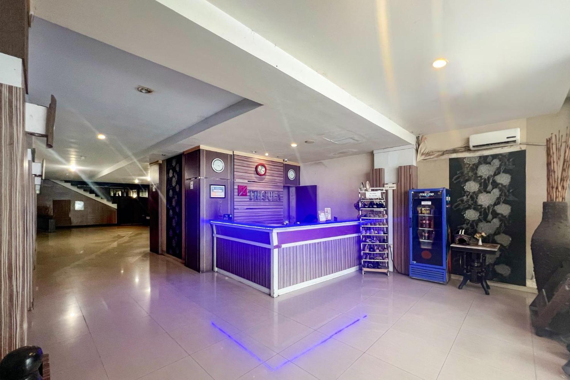 Urbanview Trisula Hotel Makassar Macáçar Exterior foto