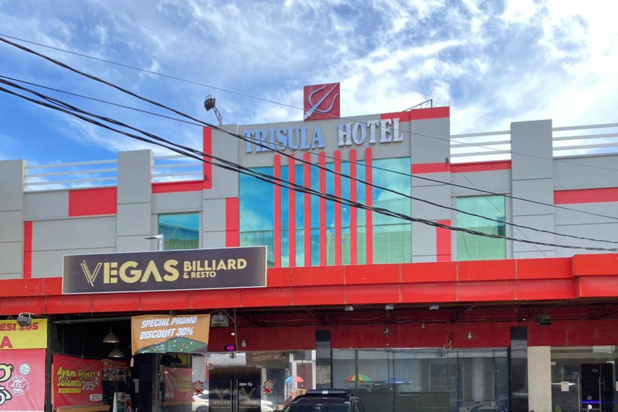 Urbanview Trisula Hotel Makassar Macáçar Exterior foto