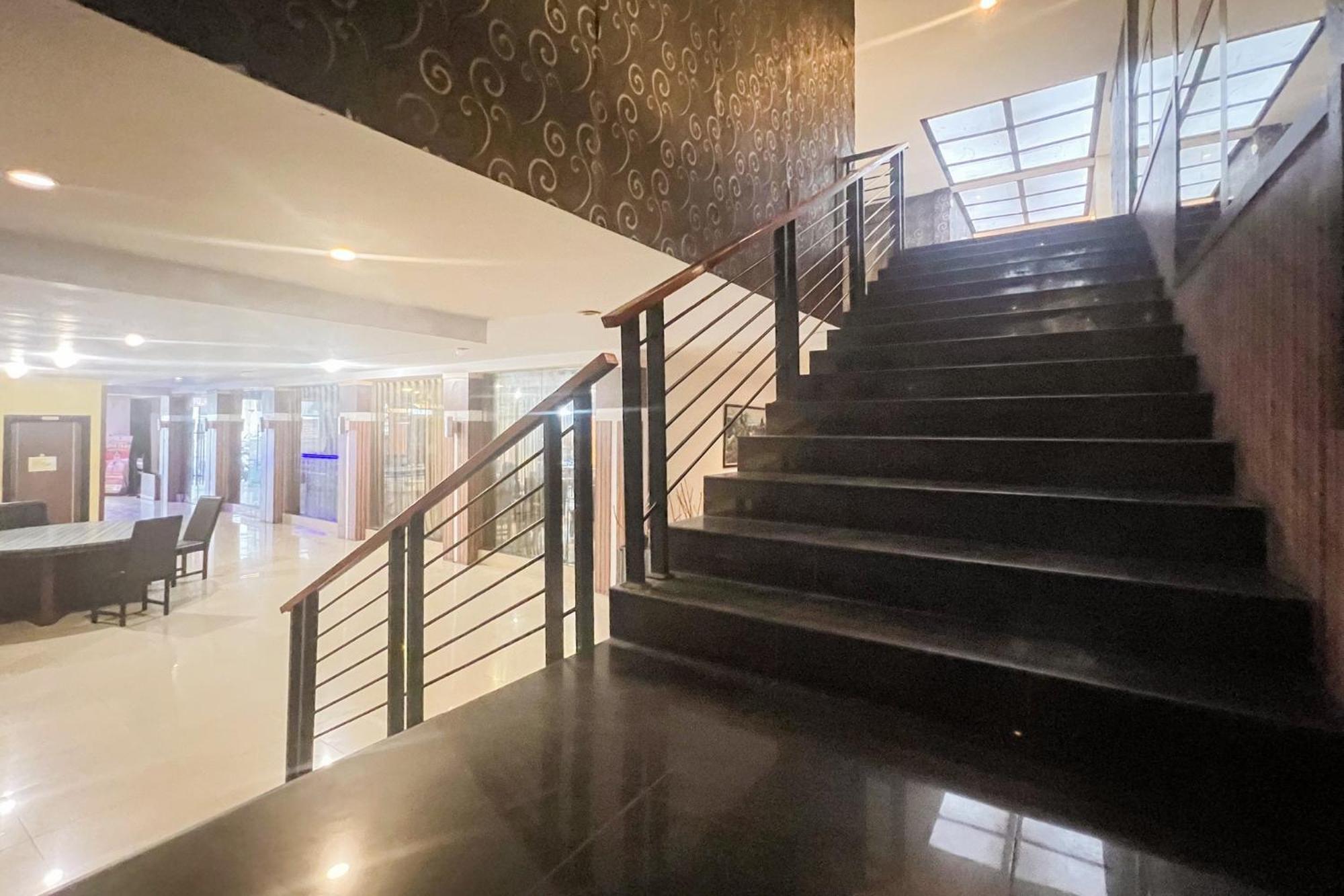 Urbanview Trisula Hotel Makassar Macáçar Exterior foto