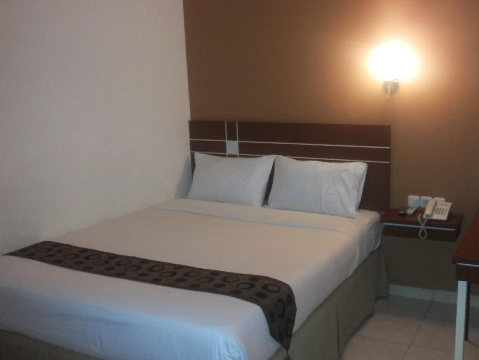 Urbanview Trisula Hotel Makassar Macáçar Exterior foto