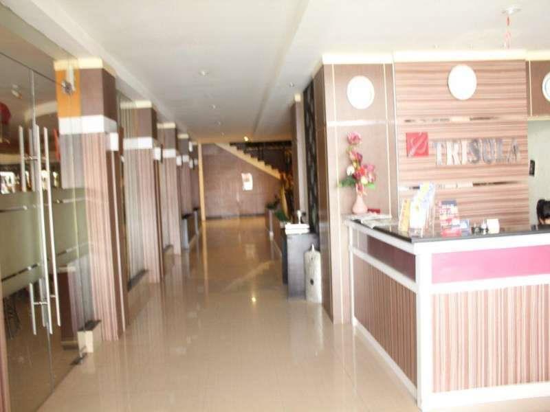 Urbanview Trisula Hotel Makassar Macáçar Exterior foto