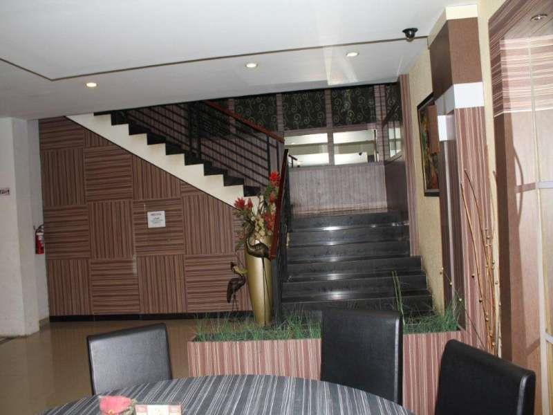 Urbanview Trisula Hotel Makassar Macáçar Exterior foto